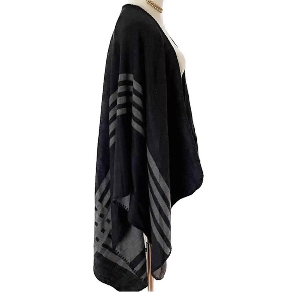 BB Dakota One Size Poncho Blanket Reversible NWT - Picture 7 of 8